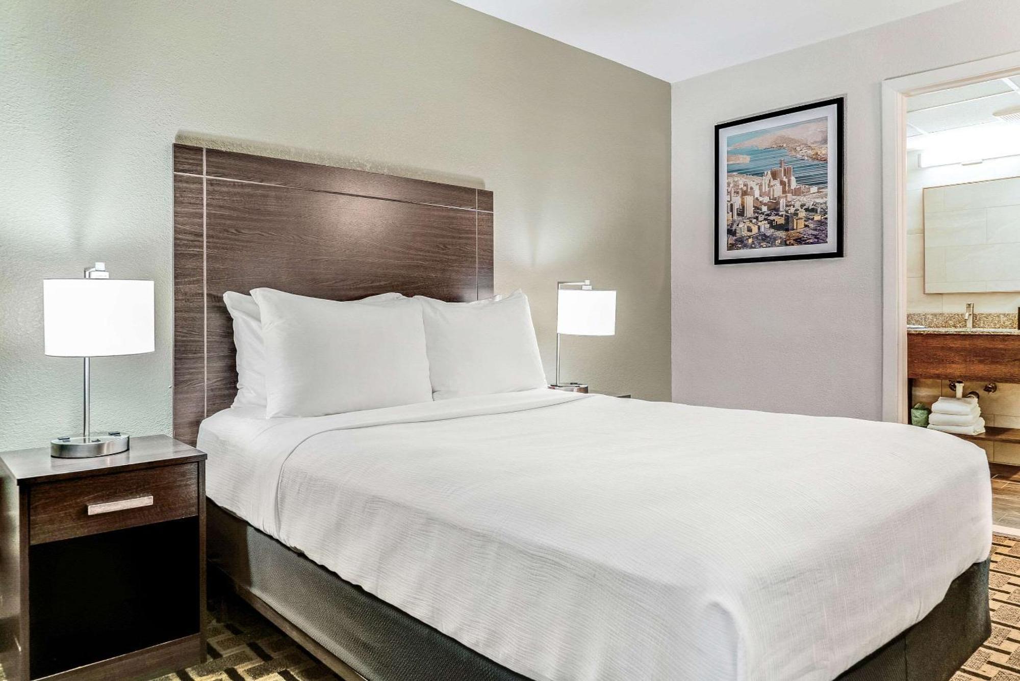 Quality Downtown 2* Detroit