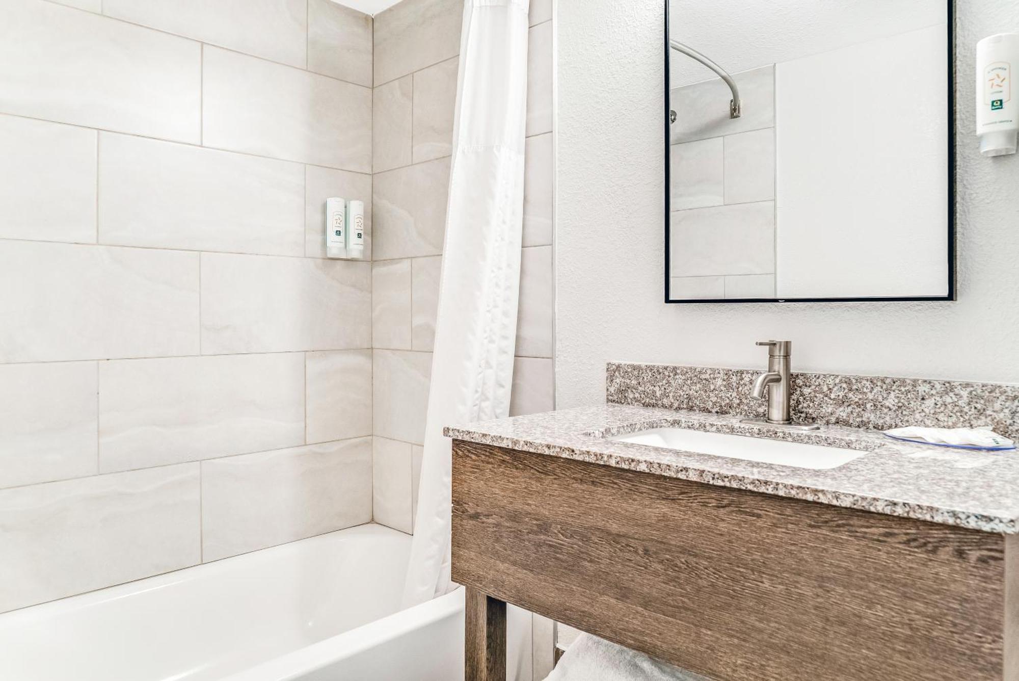 Quality Downtown Inn 2*