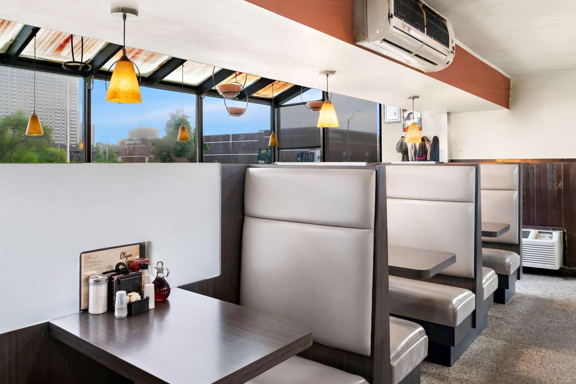 Quality Downtown 2* Detroit