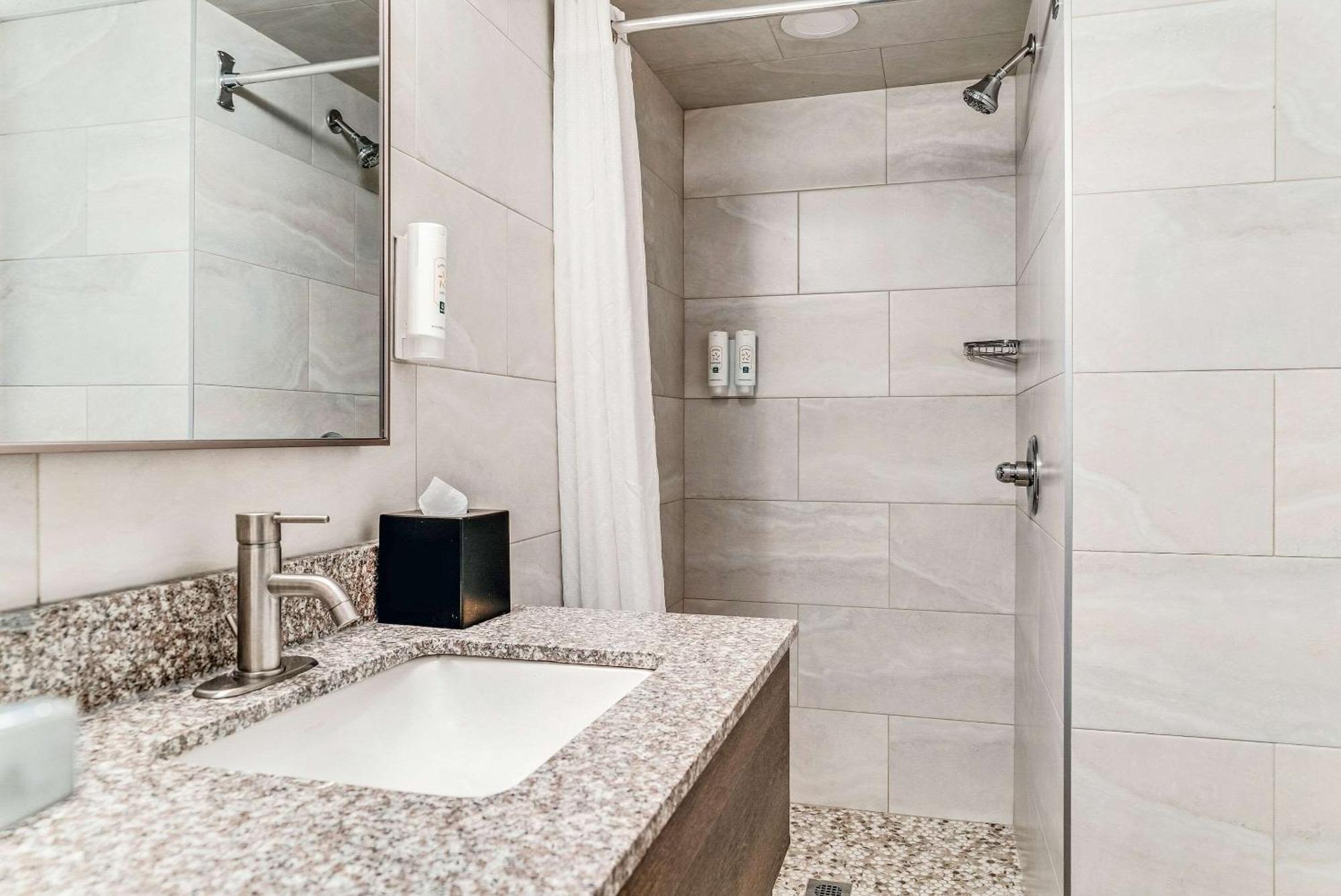 Quality Downtown 2* Detroit