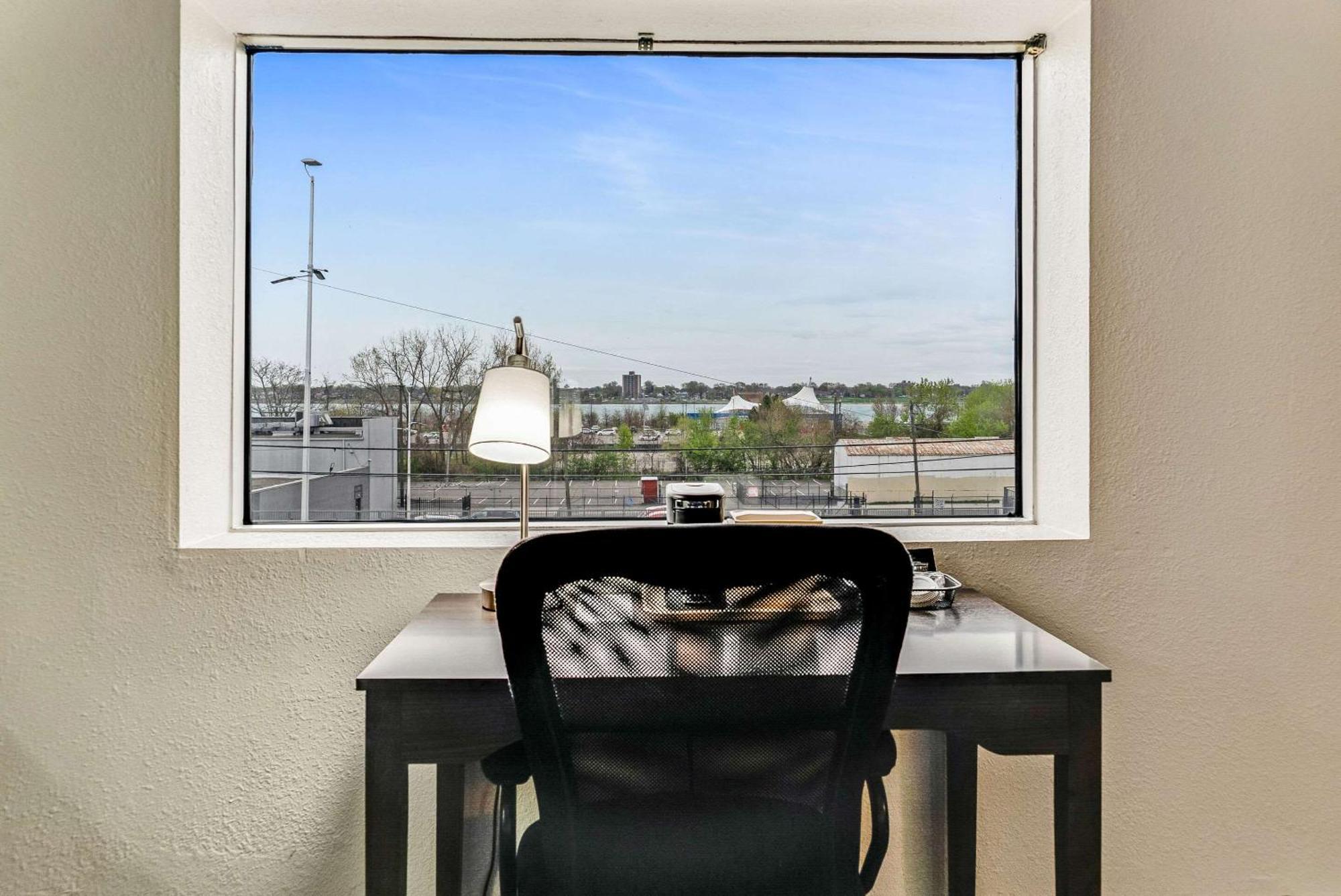 Quality Downtown Inn 2*