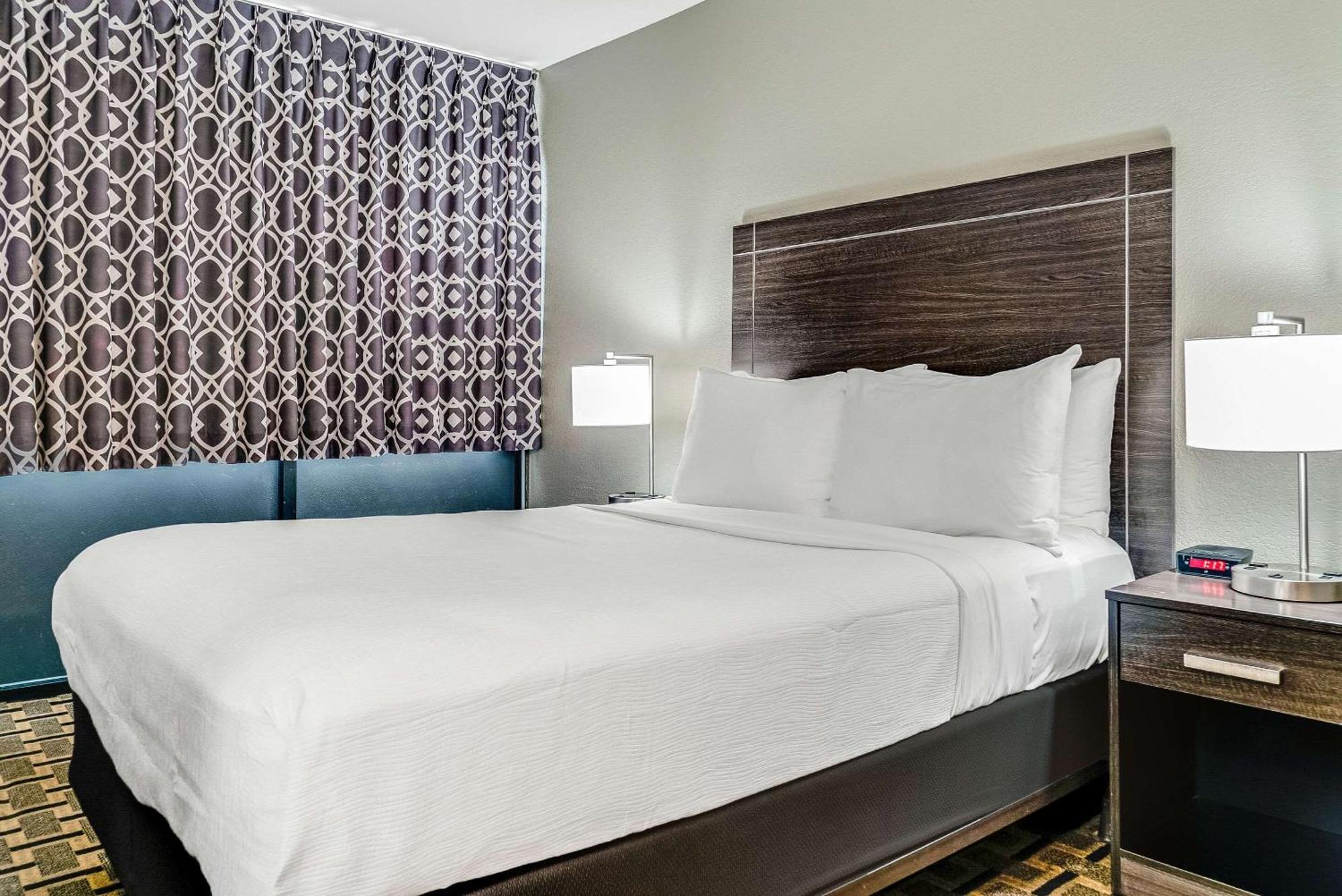 Quality Downtown 2* Detroit